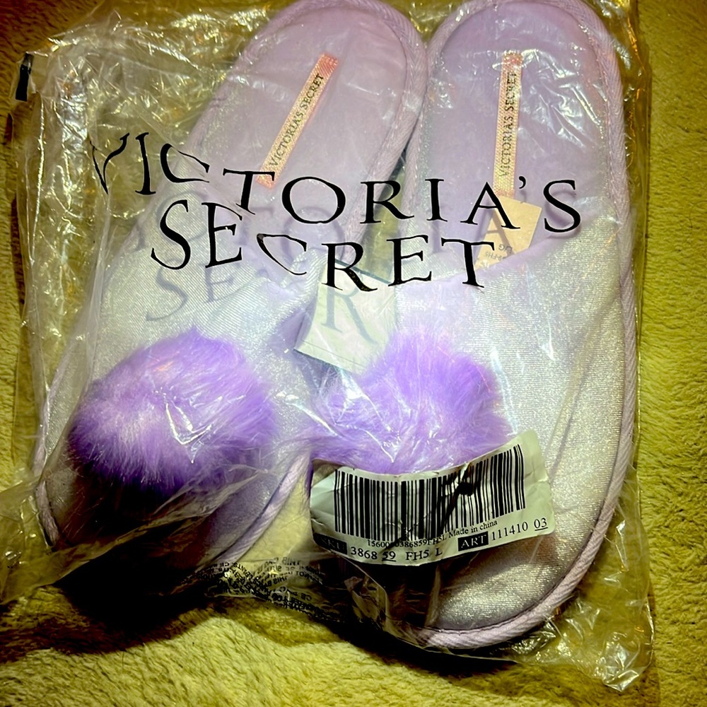 New Victoria’s Secret Slippers size Large.               All sales are final.
